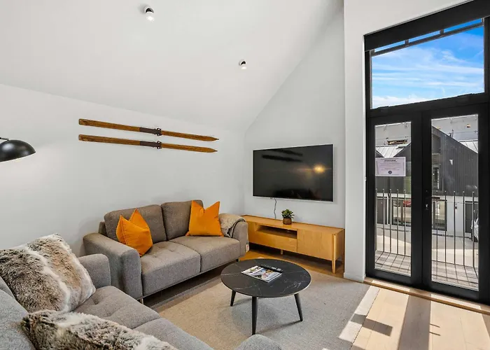 Lake And Peaks 2 Bedroom Apartment