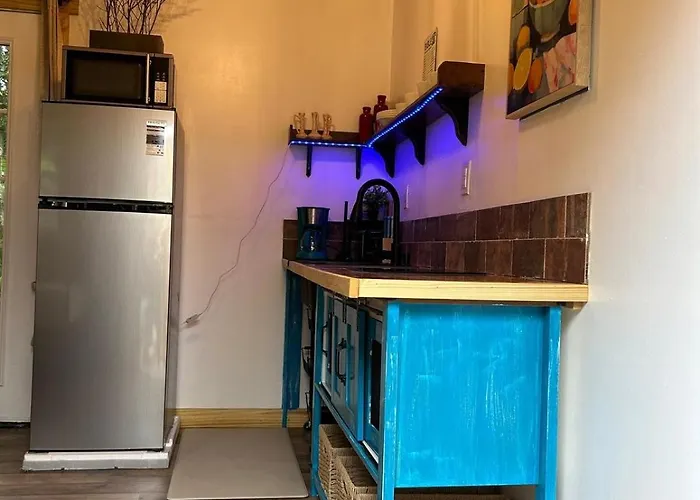 Comfortable Cabin In Town