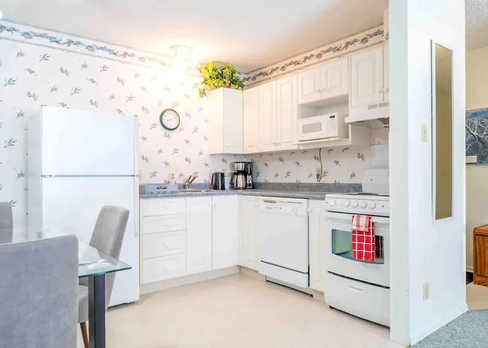 Charming 1Br Near Dt Kimberley: Pool, Hot Tub, Gym