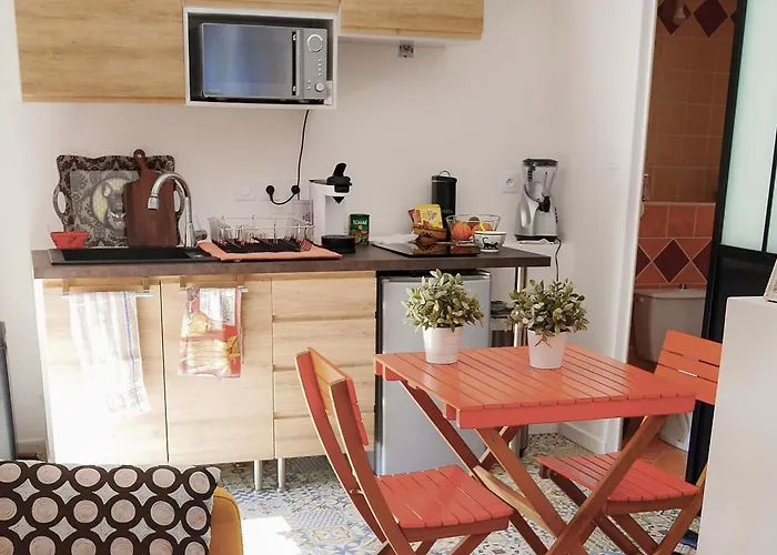 Villacarros - Studios In Sea & Mountain Villa Near Nice With Idyllic View