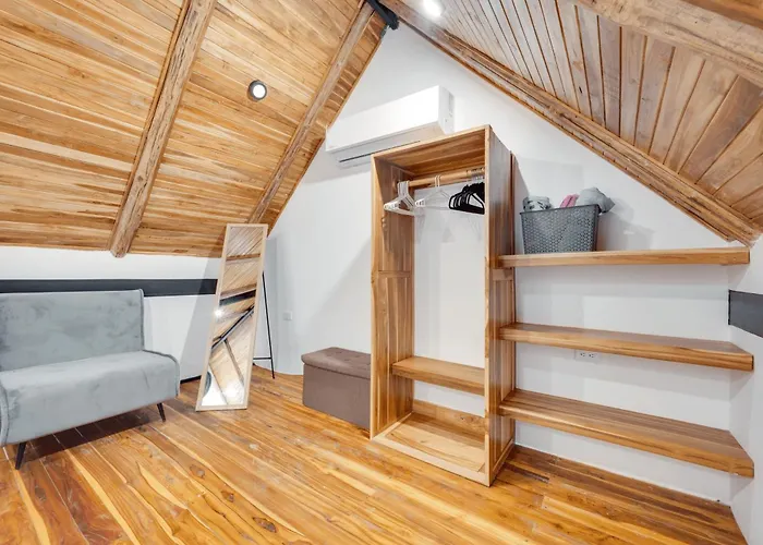 5 Lofts En La Paraiso
