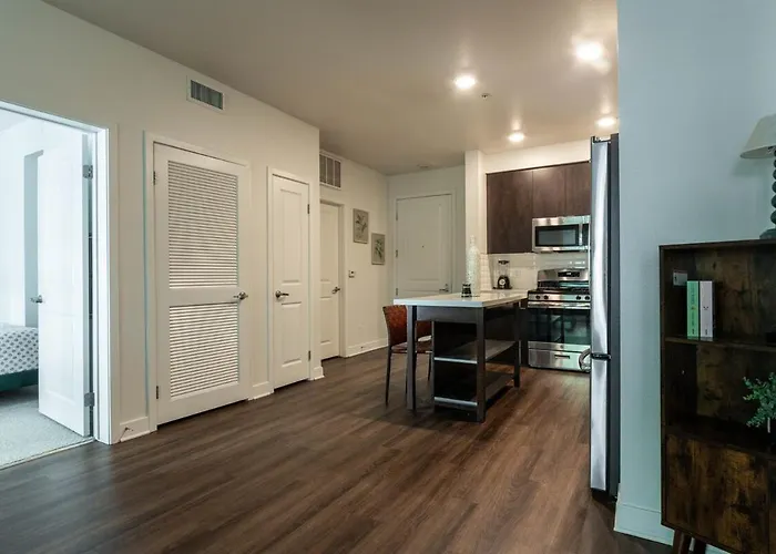 Cozy And Calm Retreat In Heart Of Glendale