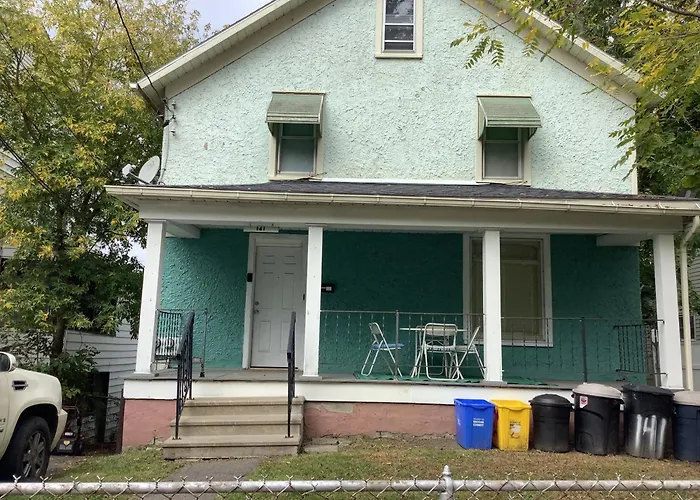 Relaxing, Spacious Private Room Near Binghamton