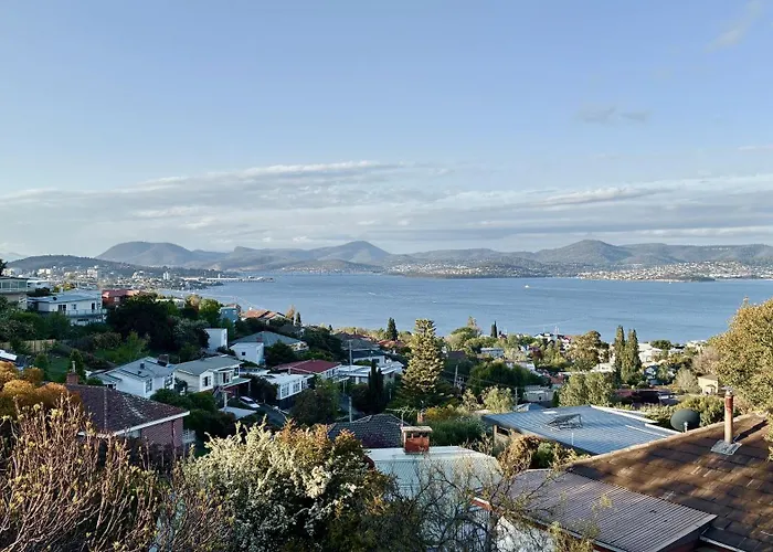 3 Bedroom Townhouse - Sandy Bay - Gorgeous View
