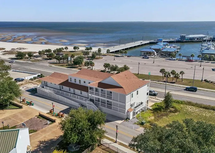 Quiet Harbor Condo-Private Balcony-Relaxing Stay