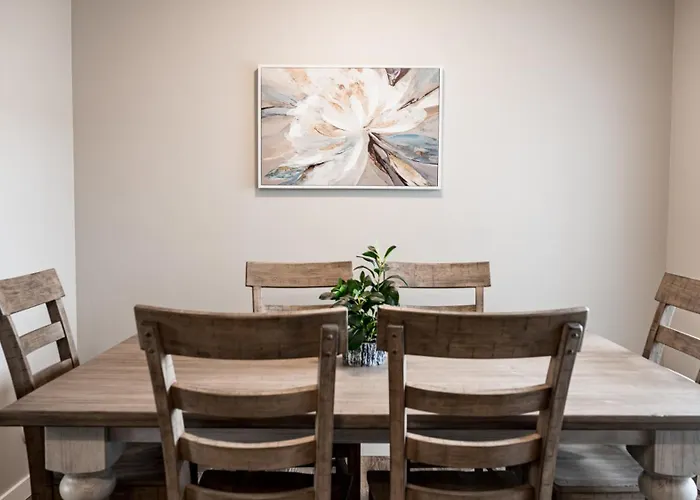 Luxurious Townhome Suites Near Airport #4