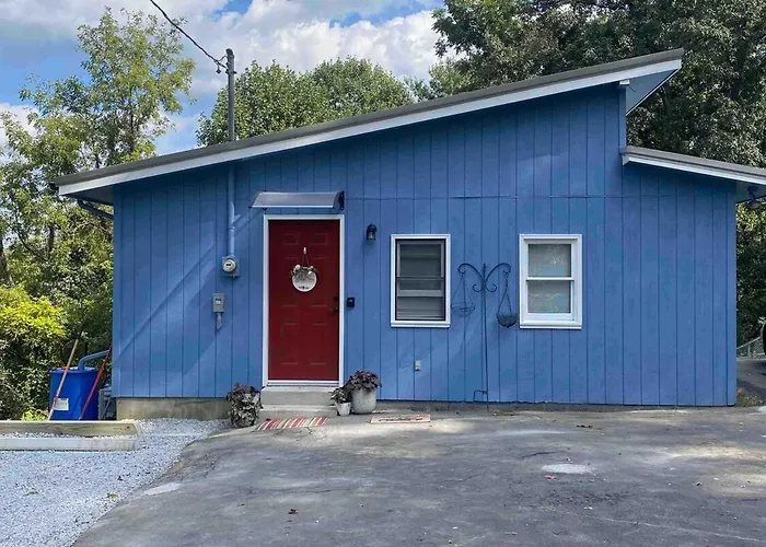 Little Fawn Lookout- Peaceful & Convenient Retreat
