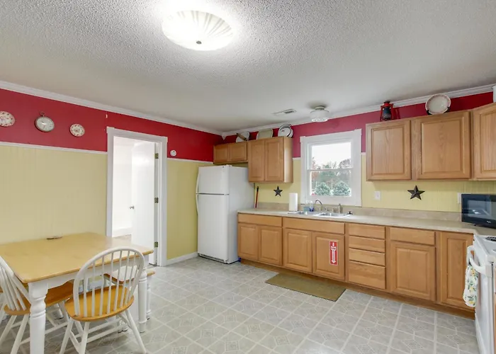 Walk To Nauvoo Temple: Remodeled Family Apartment