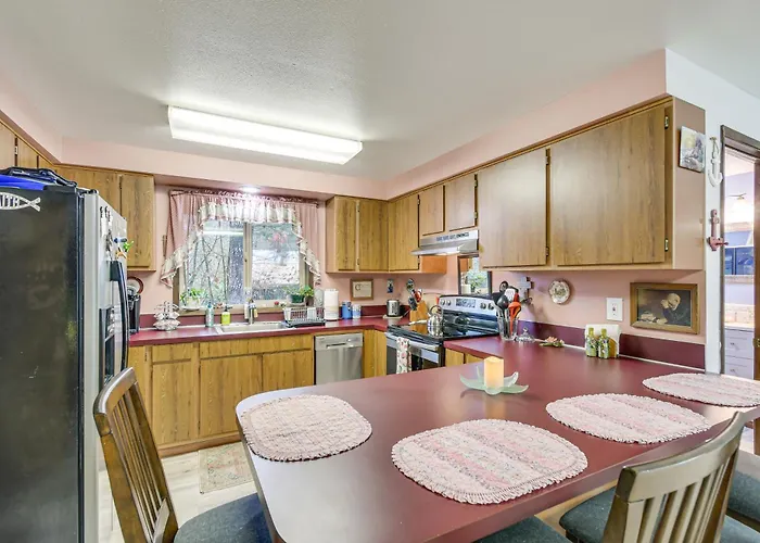 Cute Hoodsport Cottage Close To Lake Kokanee!