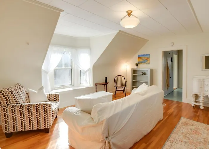 Walk To Downtown Saco From Cozy Coastal Apt