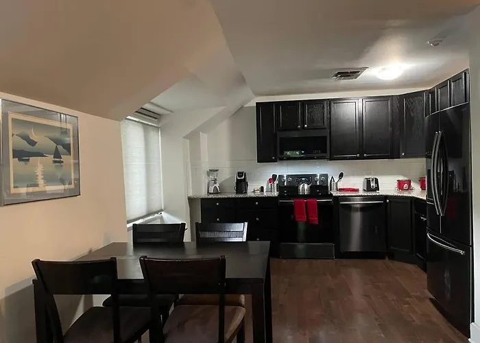 Fantastic Updated Apartment With Parking