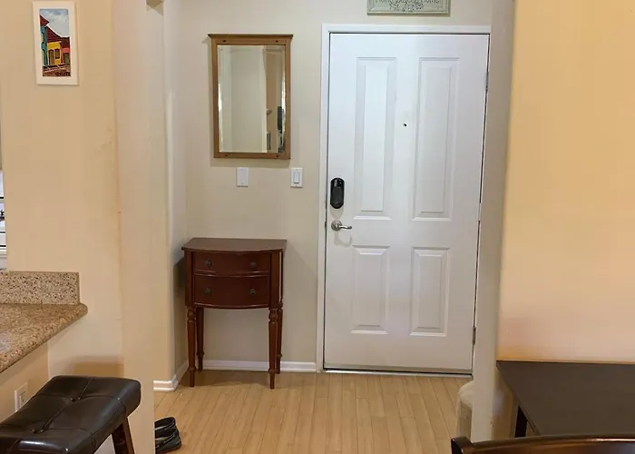 Exclusive Top Floor 1 Bedroom In Central Irvine One Month Min