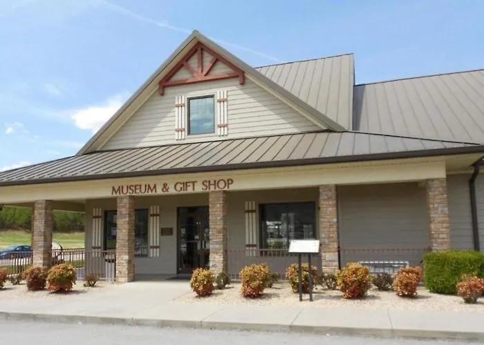 Biker-Friendly Cabin, Pets Welcome, Near River