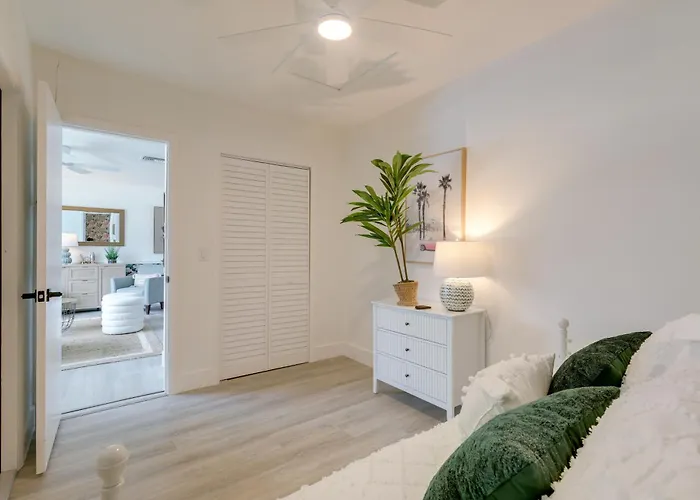 Intracoastal Getaway! North Palm Beach Apartment