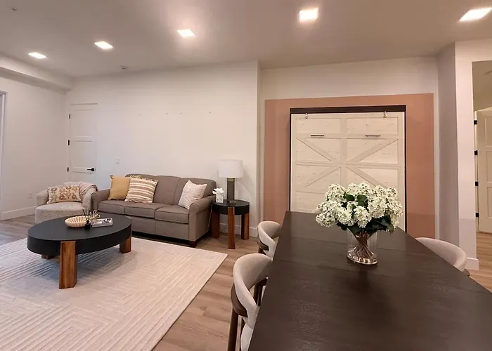 Serengeti Suite In Downtown Eagle