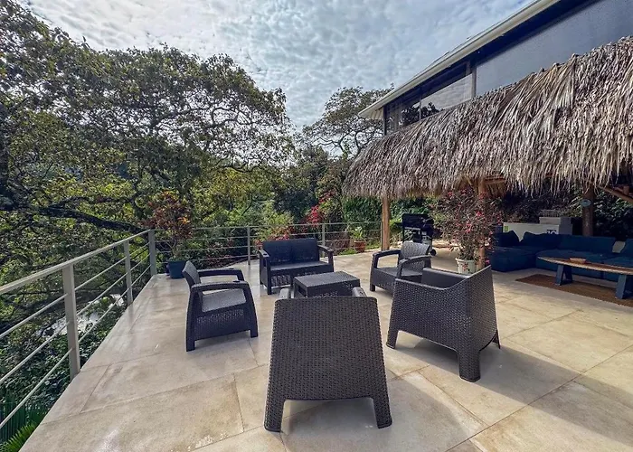 Roca Verde Retreats & Car Rental