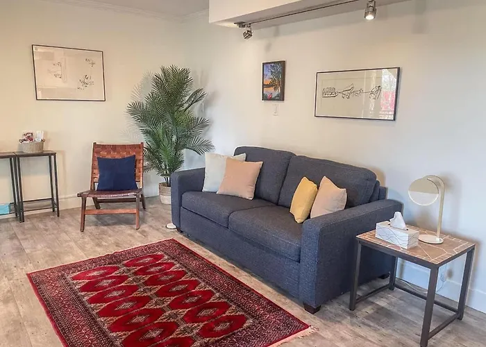 Cozy 1 Bedroom Apartment In Old Town By Lake