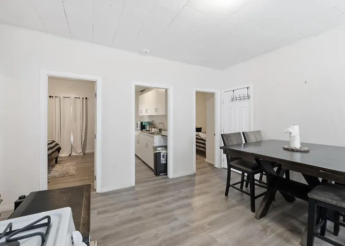 Cozy Adventure Filled Escape Free Parking Apts
