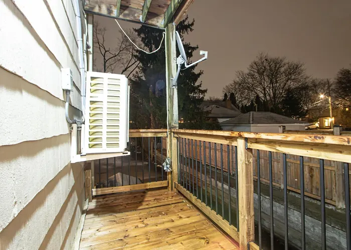 Designer 2Br Suite - Steps To Vic Hospital - Wortley