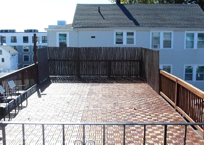 Just Renovated 2 Bedroom, 1 Mile To Salem W Rooftop Deck