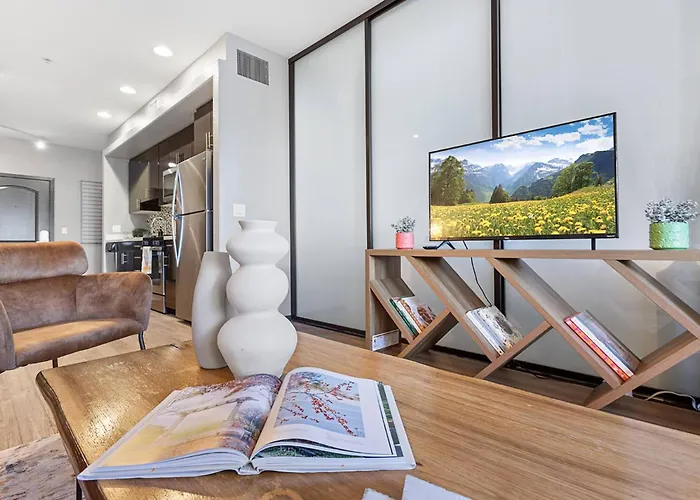 Luxurious 2Bed 2Bath Retreat In Prestigious Irvine