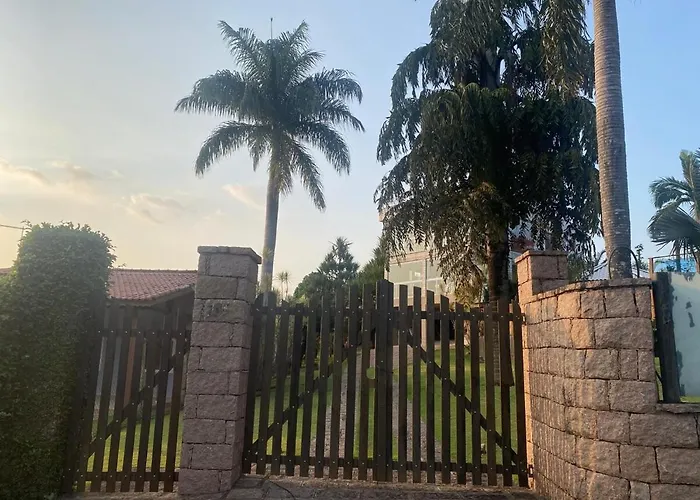 Casa de Vidro em Condomínio
