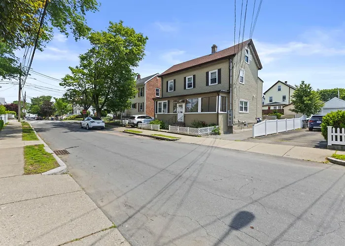 Cozy&Spacious 6Br Home In Newton