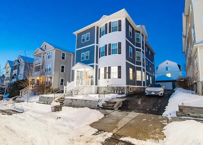 4Br Worcester Family Apt - Spacious Kitchen - Near Parks & Dining - Summer Ready 16-1