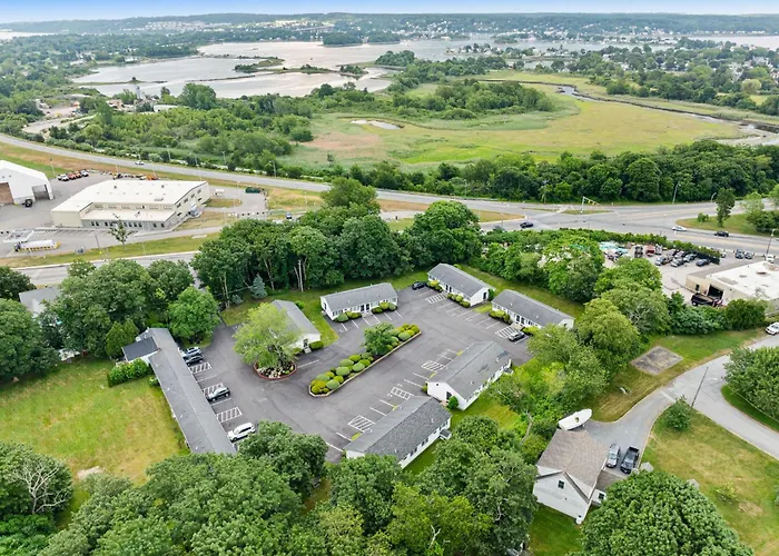 Founder'S Brook Motel And Suites
