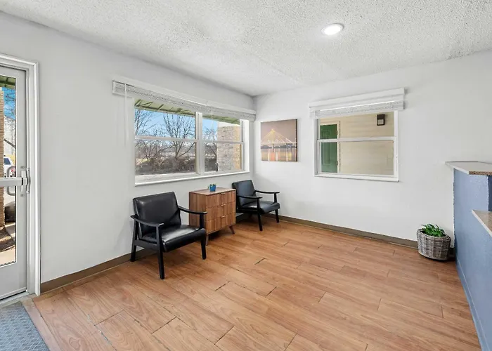 Birch Hill Suites Kansas City - Independence