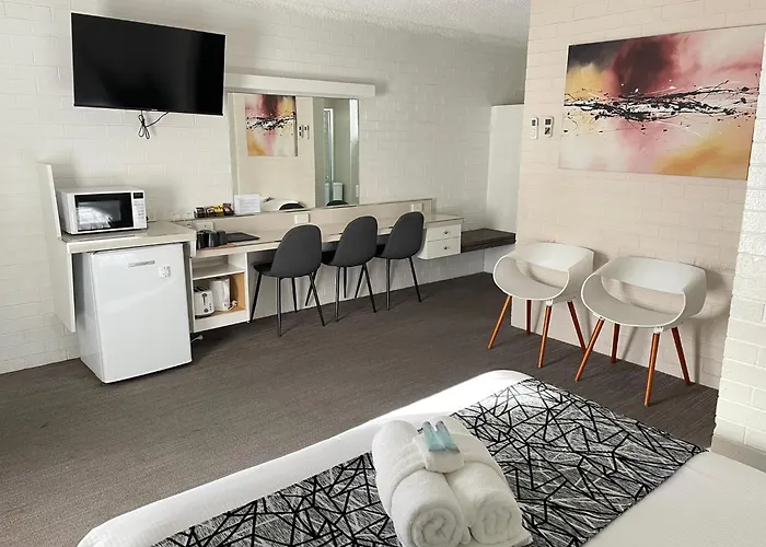 Coastal Bay Motel