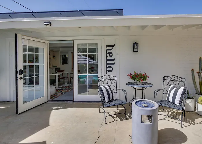 5 Blocks To El Paseo: Palm Desert Casita W/ Pool
