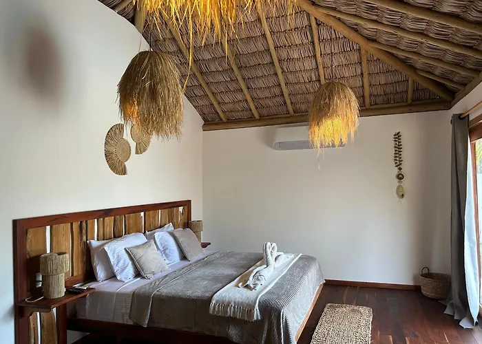 Tiki Pool'S Bungalows