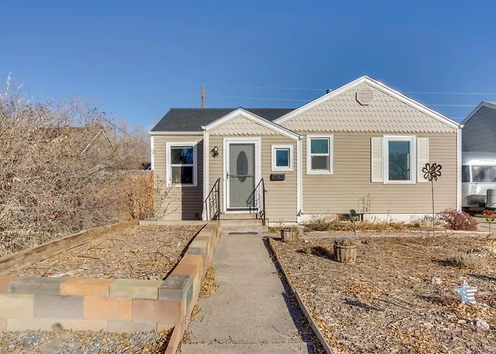 Adventure Home Base - 7 Blocks To Downtown!