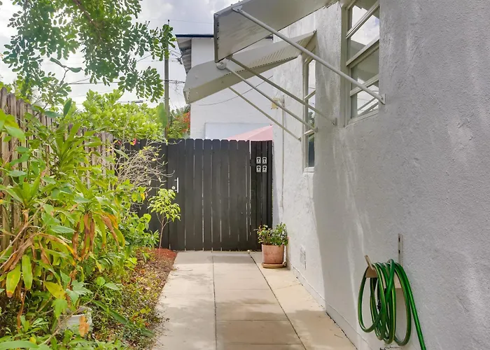 Sun-Soaked Studio W/ Pool Access In Lake Worth!