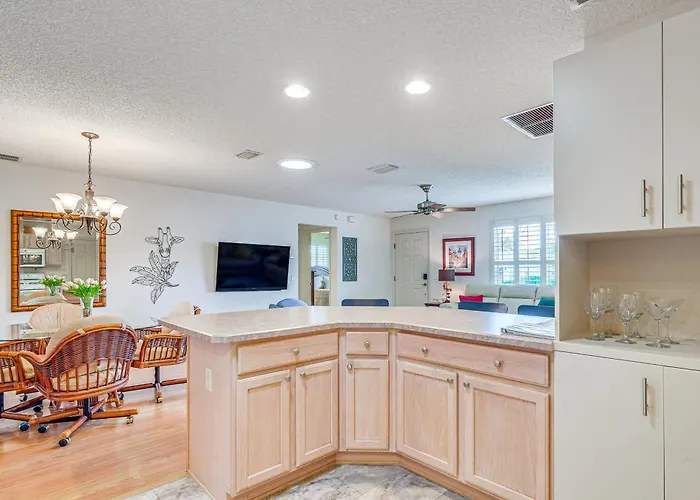 Home In The Villages W/ Lanai & Private Hot Tub!