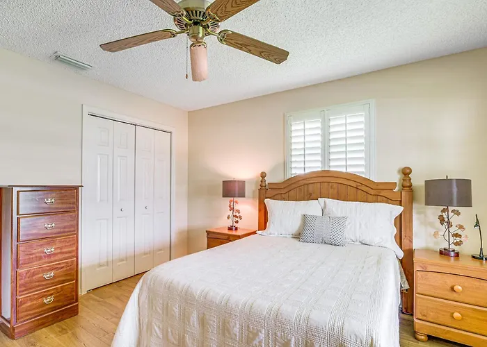 Home In The Villages W/ Lanai & Private Hot Tub!