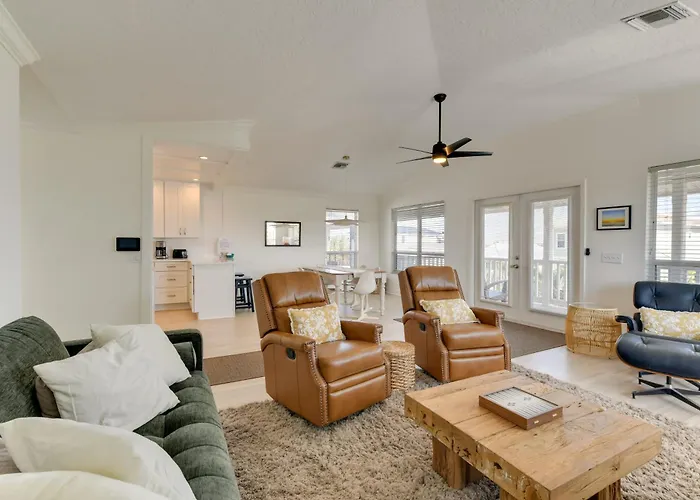 Steps To Ocean & Bay: Bradenton Beach Townhome!