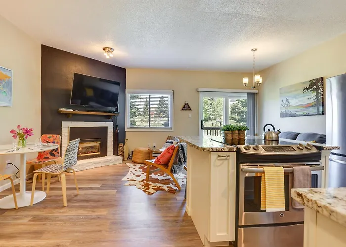 Ski Getaway! Mtn-View Condo Near Keystone Resort