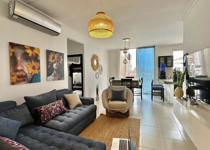 C&E Alojamientos Apartamentos , A Una Calle De La Playa Y Malecon