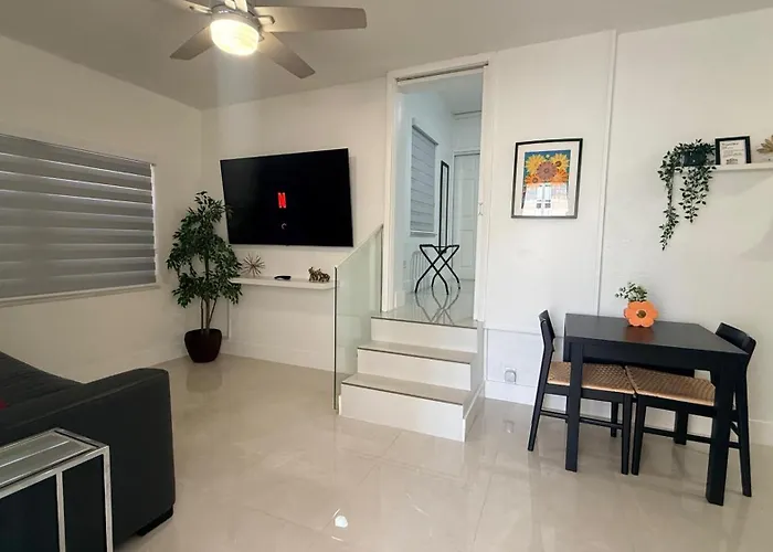 Comfortable Modern Apartment- Central Location.