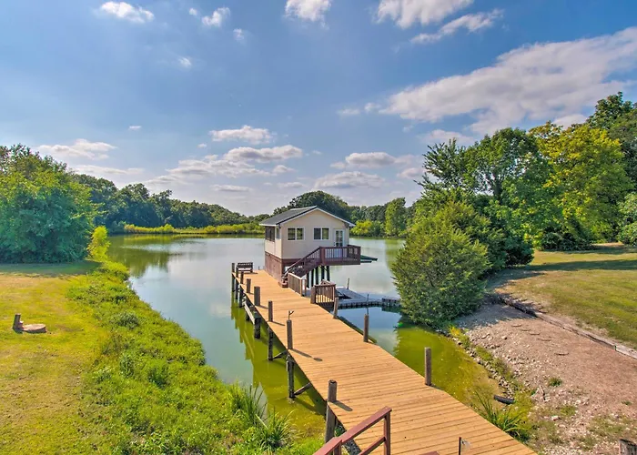 Idyllic Mt Sterling Retreat W/ Private Lake!