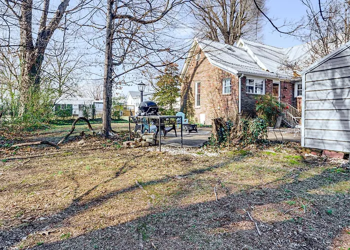 Patio Oasis! Charming 'Ivy Cottage' In Tennessee