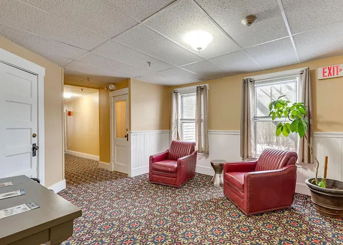 On Historic Main Street: Walkable & Quaint Apt!
