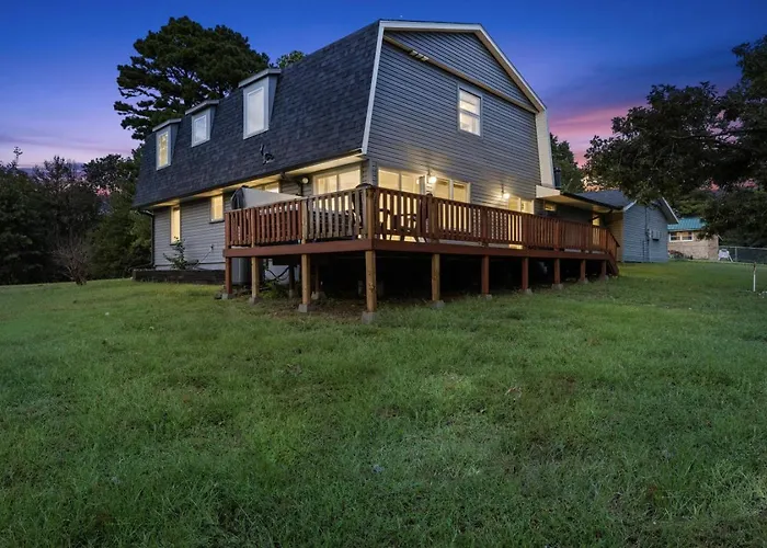 Lake Retreat Hot Tub Game Room Grill