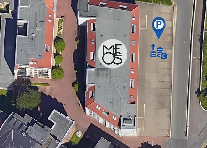 Meos 2 -Zentrum-Parkplatz-Hofblick-Gym-Netflix
