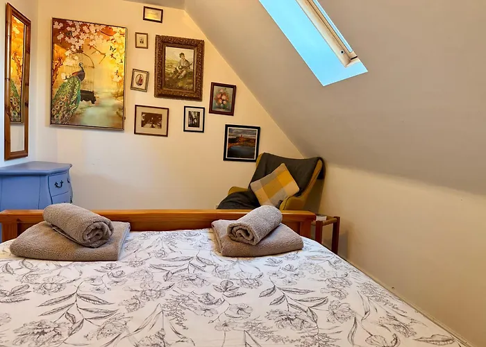 Cozy Loft In The Heart Of Kirkwall Or00239F
