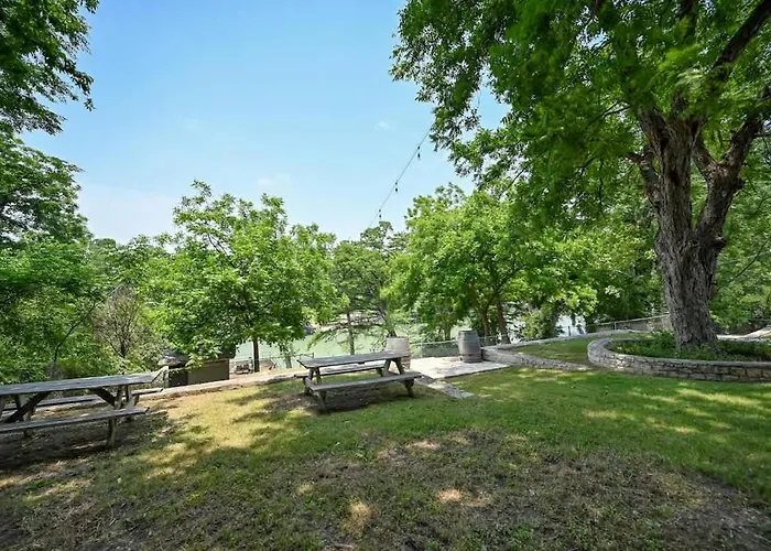 Luxury Lakefront Oasis With Boat Dock-Firepit