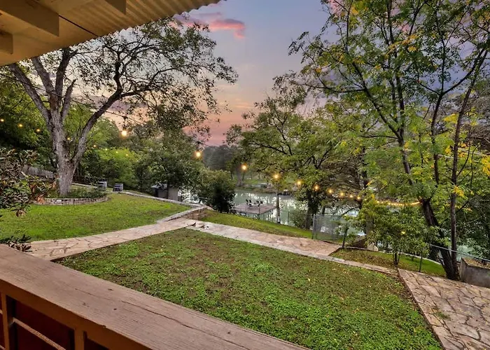 Luxury Lakefront Oasis With Boat Dock-Firepit