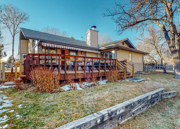 Work & Play! Spacious Lake-View Home In Greeley